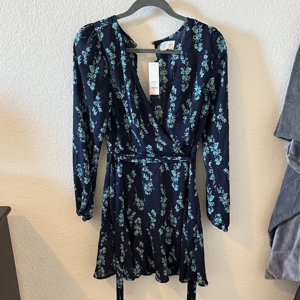 Francesca's Collections Navy Floral Long Sleeve Dress